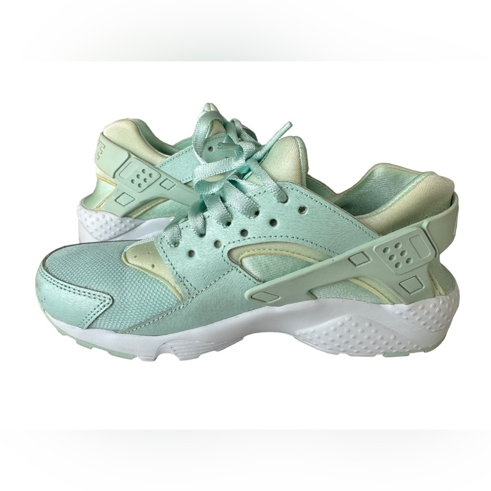 Nike Huarache Run SE Igloo Green 6.5 Youth | 8 Women Running Sneakers. b15 - Picture 3 of 9